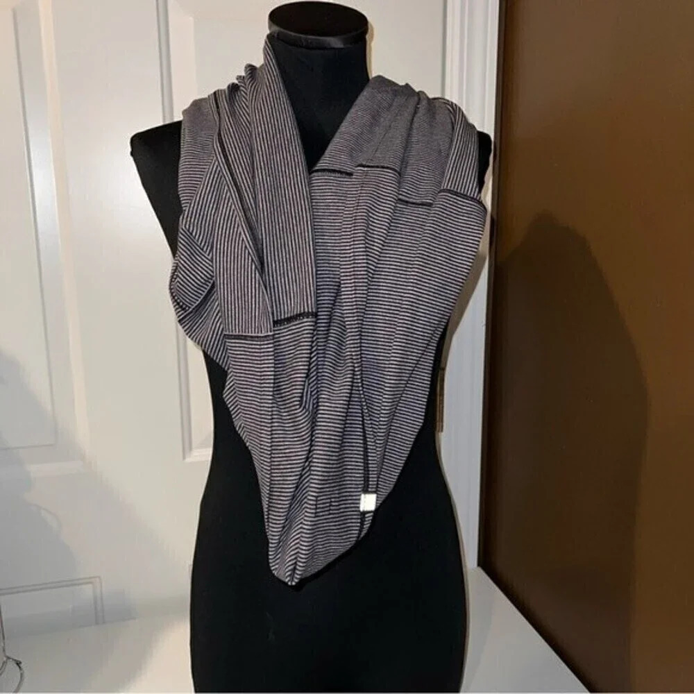 Lululemon Vinyasa Scarf Grey w/ Gold Zipper
